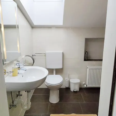 招待所 Gaestehaus Midi 里斯奥尔巴赫塔