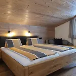 Gaestehaus Midi בית הארחה 3*